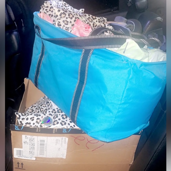 🥳 Black Friday Bundle Blowout Sale🥳 
Happening Now! Share & Like this Post♥️ - Picture 10 of 17